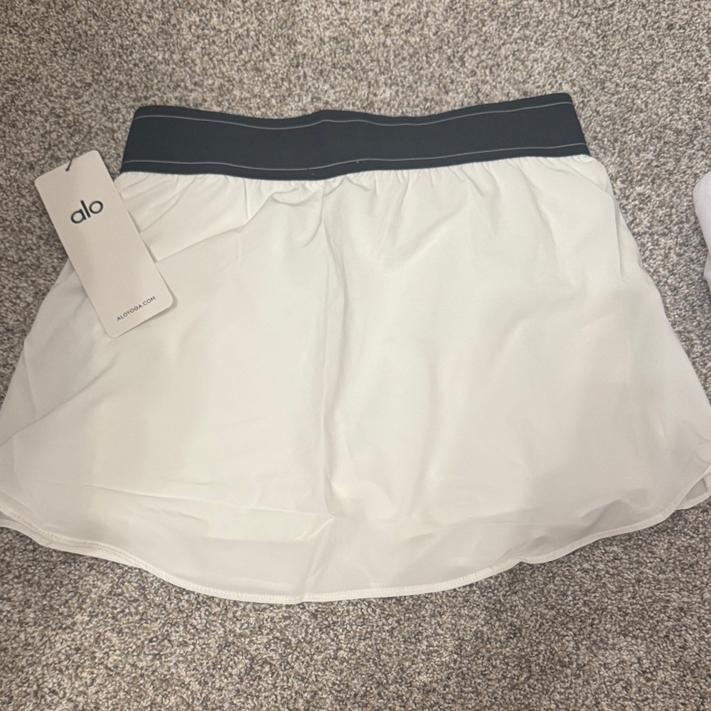 ALO Yoga Women's White Skort - Picture 5 of 5